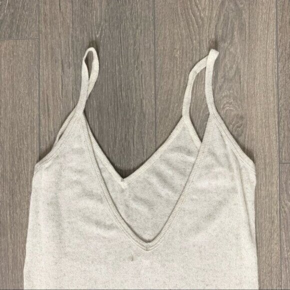 Revolve LNA Cabo Tank Top V-neck Side Slit Scour Taupe Knit V-neck Size Small - Picture 12 of 14